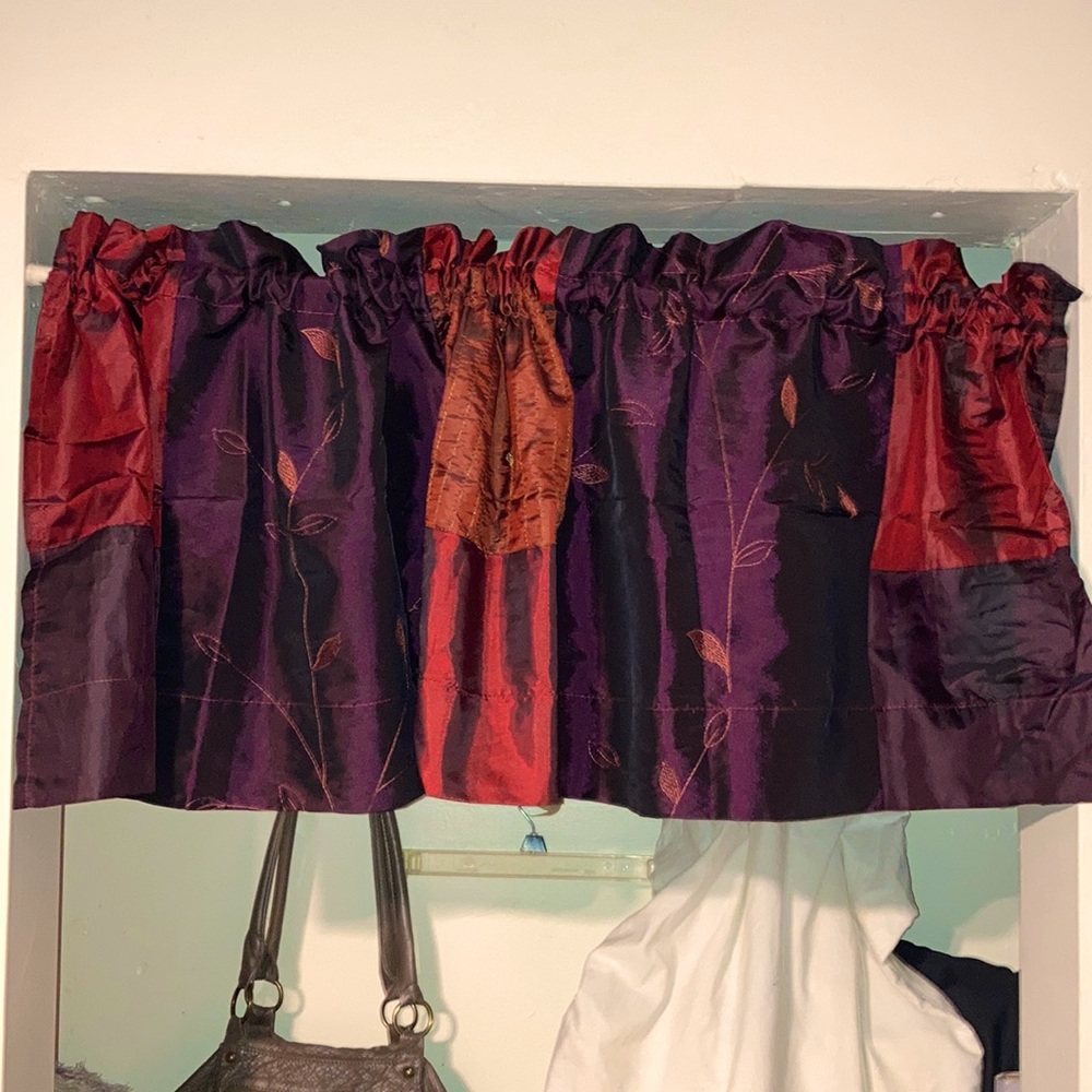 Set of 4 Springs vintage valance